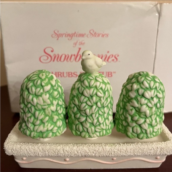 798. NIB DEPARTMENT 56 SNOWBUNNIES SHRUBS IN A TUB - Picture 1 of 5